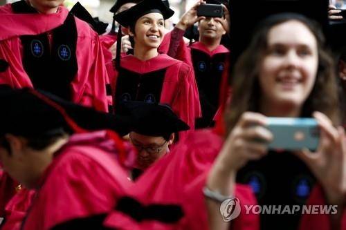 지난 2017년 하버드대 졸업식.