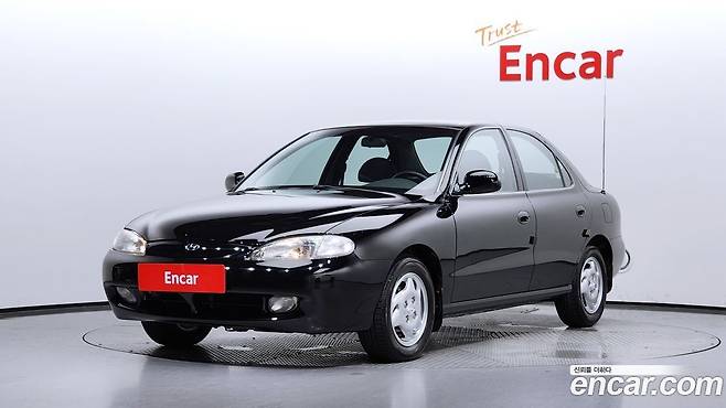 1995년 출시된 현대 '아반떼' 1.5 GLS 모델의 중고차 매물