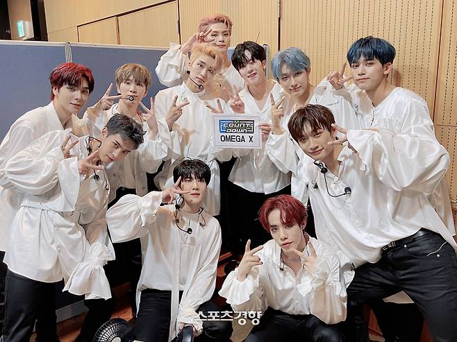 그룹 오메가엑스. 경향신문 자료사진