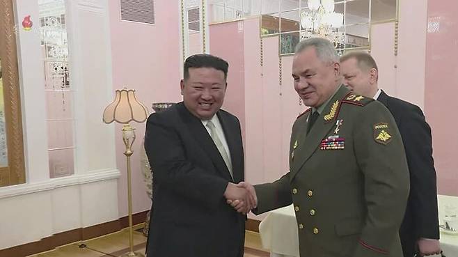 김정은, 쇼이구 러시아 국방부 장관