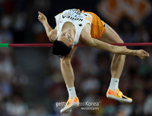 23일(한국시간) 헝가리 부다페스트 국립경기장에서 열린 2023 세계육상선수권 남자 높이뛰기 결선에 출전한 우상혁의 모습. 게티이미지