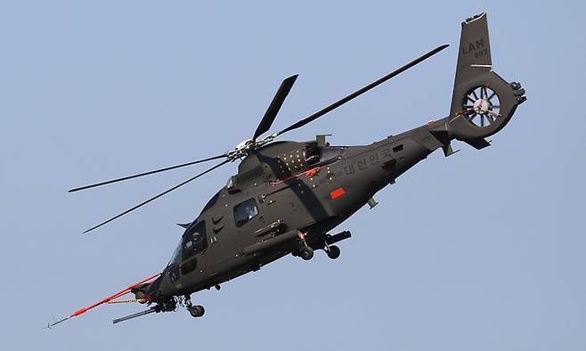 소형무장헬기(LAH)가 시범비행을 하고 있다. 세계일보 자료사진