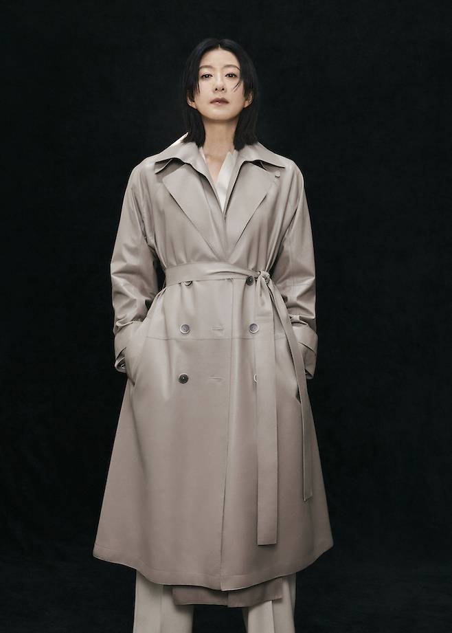 Actor Kim Hee-ae has been transformed into a fall goddess.Kim Hee-ae, pictured in the 2023 FALL campaign pictured on the 29th, caught the eye by perfecting the classic and elegant silhouette outerwear, minimalist design and luxurious knitwear, blouses and dresses.In particular, he has exuded a unique charm with his noble, Maria Full of Grace eyes and attitude as an aid to Old Money Look, which is emerging as a fashion trend in recent years.A brand official said, Kim Hee-ae has a strong energy in a calm shape, and it is an elegant and Maria Full of Grace-like inner actor that resembles the image that the brand pursues.We are delighted to be with actor Kim Hee-ae, who has always been highly trusted by the public with his solid performance, he added. We look forward to synergies with him in the future.Meanwhile, Kim Hee-ae recently showed a heavy performance in the Netflix series Queen Maker and the movie The Moon.Kim Hee-ae, who will be officially invited to the 48th Toronto International Film Festival in September as a normal family, is about to release the movie Dead Man and Netflix series Glow.