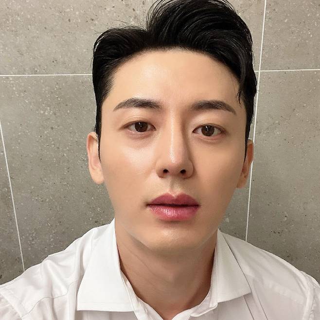 이지훈(사진=SNS)