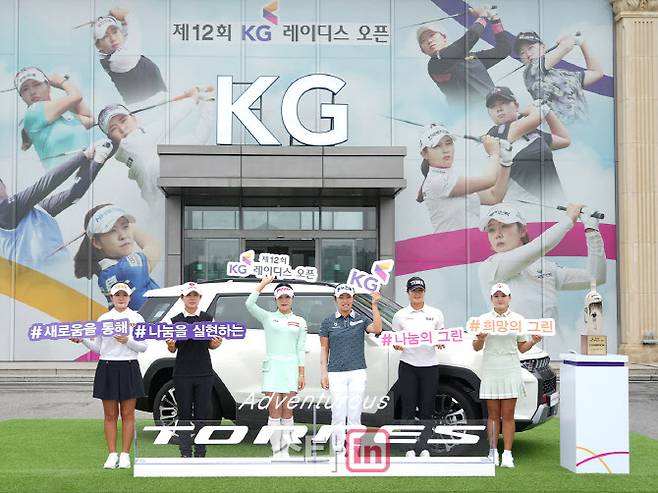 31일 경기도 용인시 써닝포인트 컨트리클럽에서 제12회 KG 레이디스 오픈의 개막을 하루 앞두고 우승에 도전하는 선수들이 포토콜에 참석해 선전을 다짐했다. 왼쪽부터 한지원,김민별,김수지,황정미,황유민,리슈잉. (사진=이데일리 골프in 조원범 기자)