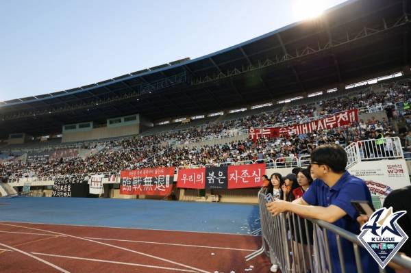 부천종합운동장을 찾은 부천FC 팬들의 모습. 사진=프로축구연맹