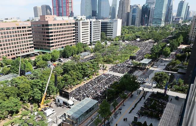 2일 서울 여의도 국회의사당 앞에서 서이초 교사 추모 및 입법촉구 7차 교사 집회가 열리고 있다. 사진=뉴스1