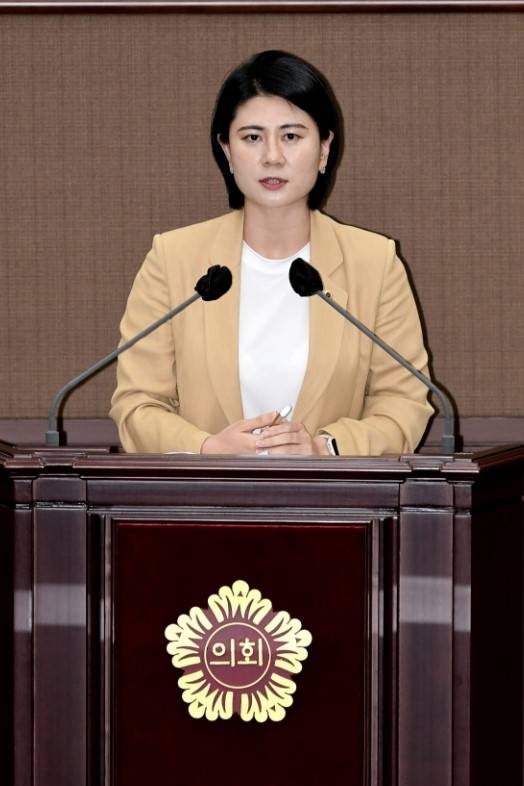지난달 30일 제320회 임시회 제3차 본회의에서 질의중인 박수빈 의원