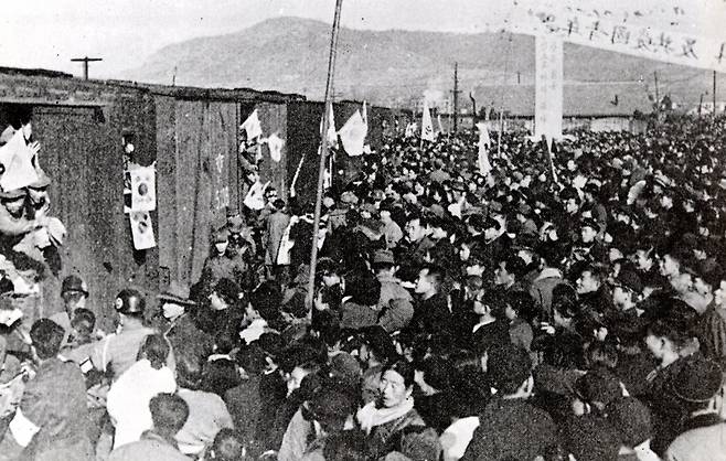 1953년 6월 이승만이 단행한 2만5000명의 반공포로 석방. 이 일로 미국은 이승만 제거 작전까지 검토한다. 동아일보DB