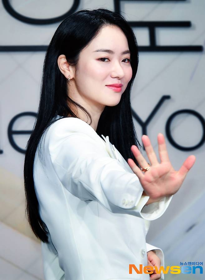 표정에서 나오는 시크함