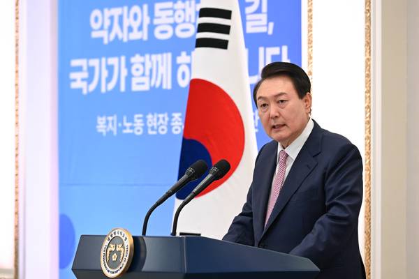 윤석열 대통령이 청와대 영빈관에서 열린 복지·노동 현장 종사자 초청 오찬에서 발언하고 있다. 2023.3.23 대통령실 제공. 연합뉴스