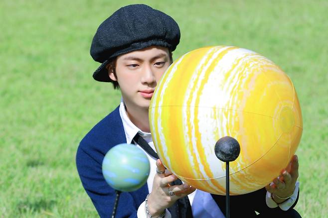 방탄소년단 진 '디 애스트로넛' 아르헨티나 베가 라디오 45주간 1위