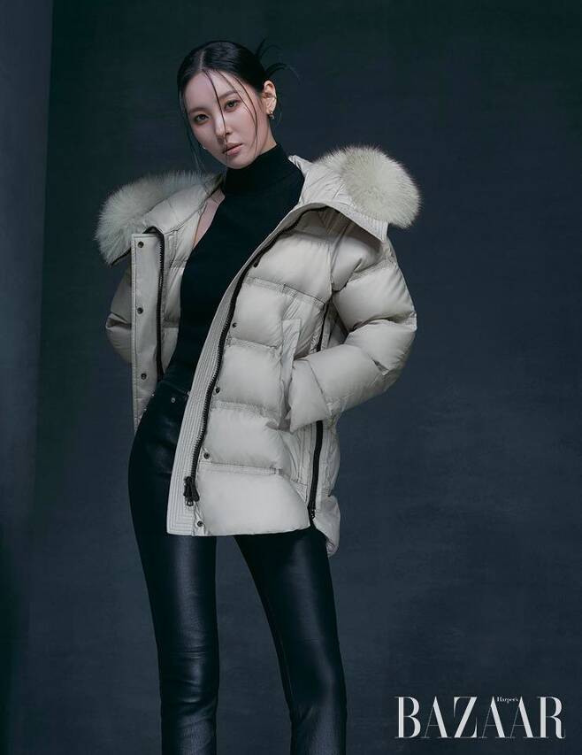 Sunmi, who shows her new charm through her pictorials every season, expressed her cooler and more sophisticated side in this 2023 F/W season.In addition to outdoor activities, this photo shows the advantages of outerwear that can be enjoyed in everyday life.Sunmi, who is always attracting attention as an excellent fashion sense, is the back door of the film where she showed off her perfect outfit and impressed the staff on the spot.On the other hand, Sunmis pictures and videos can be found on the Harpers Bazaar online homepage and SNS.