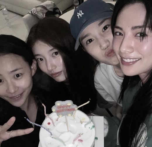 Actress Nana (31, real name Im Jin-ah), a former member of girl group After School, released a photo of her certification with a close friend of celebrities.Nana added a heart, saying, Thank you for joining us, my friends forever, and shared several photos with fans, including My birthday and Thank you to everyone who congratulated me.Its Nana, born September 14, 1991. Appears to have had a birthday party with a close friend of hers.In front of the cake, Nana, actor delightful spirit (29), actor  ⁇  (Bae Suzy and 28) from girl group Mt. Ai, and Jo Hyun Ah (34), a member of mixed group Urban Jaffa, are posing affectionately.Nana, who is smiling brightly, has a happy face.Nana previously appeared on Jo Hyun Ahs YouTube channel Jo Hyun Ahs Thursday Night and honestly confessed to Jo Hyun Ah, Bae Suzy and a close friend.My first meeting with Jo Hyun Ah was at the gym. She was really cold. She looked really cold, Nana said. It was a little difficult to say hello or approach her.Then Nana said to Jo Hyun Ah, I didnt know you were like this. It was Jo Hyun Ahs Thursday night that I saw you. I happened to see you, and I liked you so much.It was so different from the image I thought. It was a good and positive person.  I wanted to know something with this sister and I wanted to get to know her, so I talked to Bae Suzy Jo Hyun Ah recalled the time and said, Bae Suzy keeps talking about Nana as if introducing him.When I called you, I said, Im going to introduce you to Nana. I said, No, I just went to see you at night. I met Nana directly and said, It was so good.It was a style I felt comfortable with, Confessions said.Nana also said that she became acquainted with Bae Suzy I worked with the delightful spirit and became acquainted with Bae SuzyBae Suzy is younger than me. It is not easy to meet once you meet someone, especially among people with jobs like ours.Bae Suzy is also very round, Confessions said.On the other hand, Nana has recently been loved by viewers around the world as a kim mo-mi in Netflix Mask Girl.
