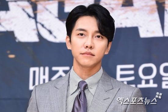 Amid the prolonged controversy surrounding singer and actor Lee Seung-gis United States of America performance, Lee Seung-gi is expected to stick to his position that he has never agreed.On the 14th, the World Daily reported on the still-changing position of Lee Seung-gi agency HumanMade in Abyss and local performance agency Andreu Buenafuente, who planned the United States of America concert schedule.Hugh Andreu Buenafuente refuted the claim that Lee Seung-gi agency had not previously agreed to proceed with the fan meeting, saying, It was Gong Yoo with agency officials before departing from Korea. Lee Seung-gi agency said it was unilateral notice.We have planned to perform concerts in three places: the United States of America, the United States of America, and the United States of America. We have planned to perform concerts in three places in the United States of America, but because of the poor salesman, we have conveyed to the humanmade Abyss that it is necessary to cancel the concert because of the poor salesman. Two of the three concerts were canceled because of the cancellation of the concert. I asked them to cancel it. I explained.The explanation that the Princeton concert was canceled due to performance reasons is false, he said.According to Hugh Andreu Buenafuente, Atlanta performance sold 350 out of 2800 seats and Princeton performance sold only 180 out of 2800 seats.In order to compensate for the damage caused by this, we decided to receive sponsorship from local restaurants.Hugh Andreu Buenafuente promised to be sponsored by Lee Seung-gi, agency officials and performance staff from the dinner on the day they arrived in Atlanta to the 29th day of the show, the catering at the concert on the day of performance, and the after-concert after the concert. He said he planned a photo shoot with Restaurant officials in return.All of this is claimed to have been Gong Yoo in a group chat room with HumanMade in Abyss officials and Hugh Andreu Buenafuente officials.He also said that he did not plan to proceed with the fan meeting mentioned by HumanMade in Abyss because he was Gong Yoo with the title Advertiser and Sponsor.In response, HumanMade in Abyss said Lee Seung-gi was a contract for local performance and that there was no legal problem. The Restaurant sponsor was unilaterally sent by Hugh Andreu Buenafuente, and there was no compulsion.I didnt even know the exact details, he explained.The reason for this conflict is that there was a disagreement in the process of coordinating opinions, he said. It has not been well communicated since the arrival of the United States of America.I was not able to go ahead with some coercion. Earlier, Lee Seung-gi was reported to have unilaterally canceled the restaurant, which he had planned to visit after the United States of America performance at the end of last month, and was surrounded by no show and controversy over Korean residents.In this regard, the two sides are staggered, and both sides are still in the position.At the time of the controversy, Lee Seung-gi said, HumanMade in Abyss and Lee Seung-gi have never agreed to any form of fan meeting in the Restaurant, the event and sponsorship were conducted by a local performance agency, In particular, the artist and agency were not involved in the financial sector.I regret that some of the people and acquaintances who were in Restaurant are packed with korean residents representing the whole Korean people living in the United States of America and maliciously trying to scratch the artist.The two sides are in a tight position and the incident is showing signs of prolonging. Hugh Andreu Buenafuentes rebuttal has come out, but Lee Seung-gi is not currently responding.It is likely to adhere to the previous position that it did not agree with these contents.Photo=DB