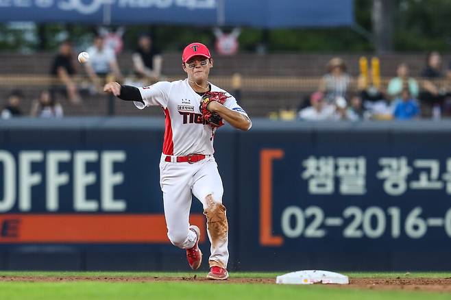 ▲ 유격수 수비가 관건이자 관심으로 떠오른 김도영 ⓒKIA타이거즈