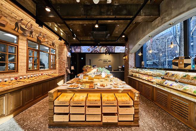 삼진어묵 부산역광장점./삼진식품 제공