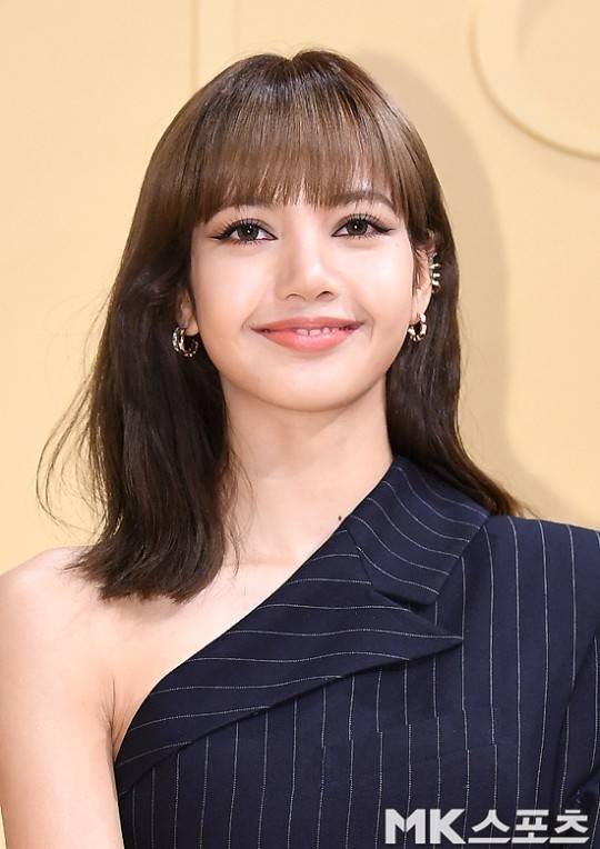 재계약 불발설에 휩싸인 블랙핑크 멤버 리사가 월드투어 마무리 소감을 밝혔다. 사진=DB