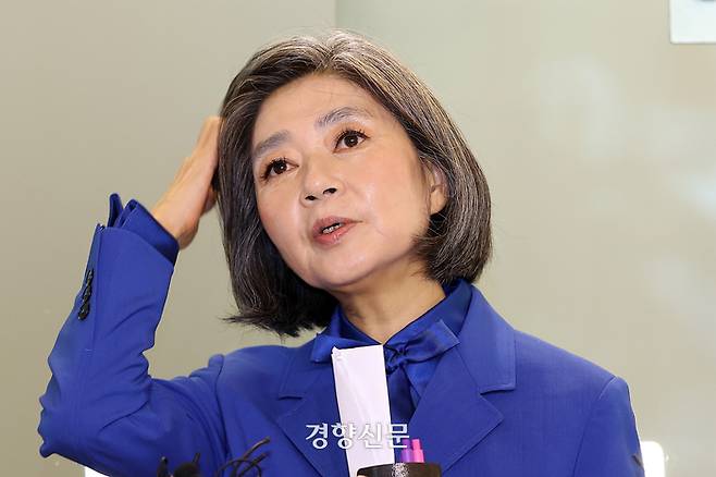 김행 여성가족부 장관 후보자가 지난 18일 서울 종로구 이마빌딩에 마련된 인사청문회 준비사무실로 출근하며 취재진 질문에 답하고 있다. 조태형 기자