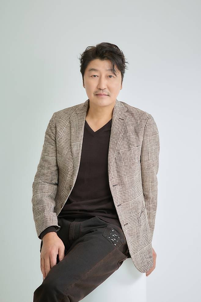 '거미집'에서 김열 감독을 연기한 송강호. 사진제공=바른손이앤에이