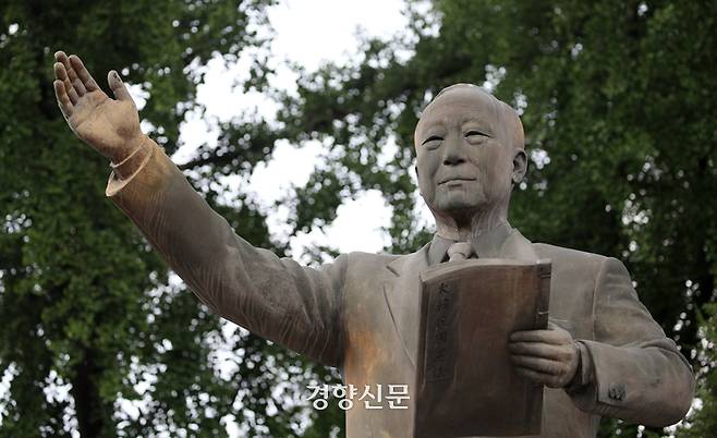 14일 서울 중구 한국자유총연맹에 이승만 전 대통령의 동상이 서 있다. 권도현 기자