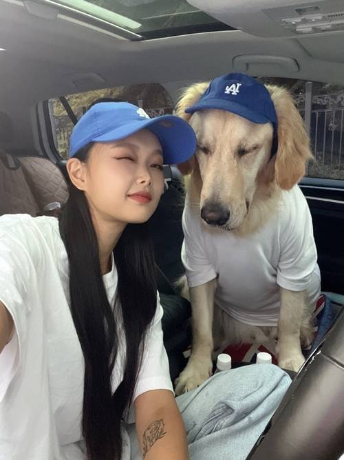 가수 야삐가 펫터뷰를 진행했다. 사진=야삐