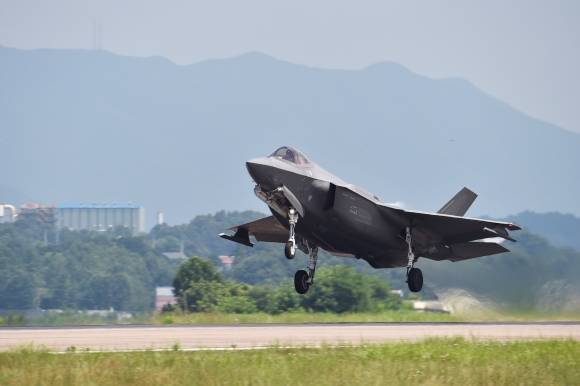 자료 이미지. 우리 공군의 F-35A. 공군 공보과 제공