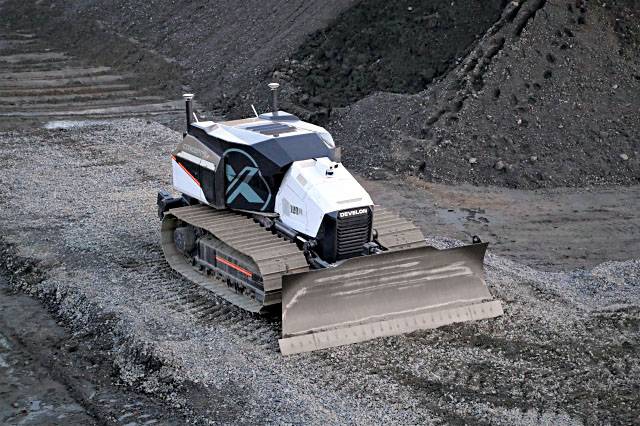 무인 불도저가 지난 20일 충남 보령시 HD현대인프라코어 성능시험장에서 땅을 평평하게 하는 작업을 하고 있다. HD현대사이트솔루션 제공