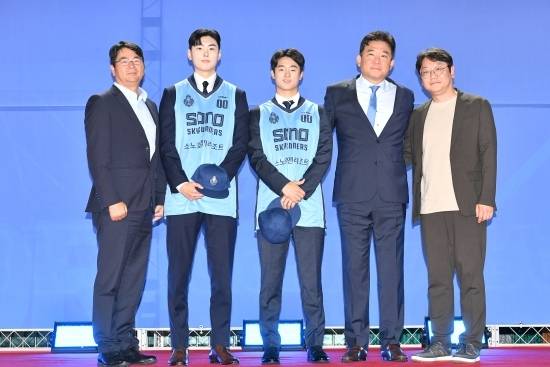 고양 소노는 21일 잠실학생체육관에서 열린 2023 KBL 신인 드래프트에서 전체 8순위로 성균관대 박종하, 2라운드 3순위로 성균관대 민기남을 지명했다. 사진=KBL 제공