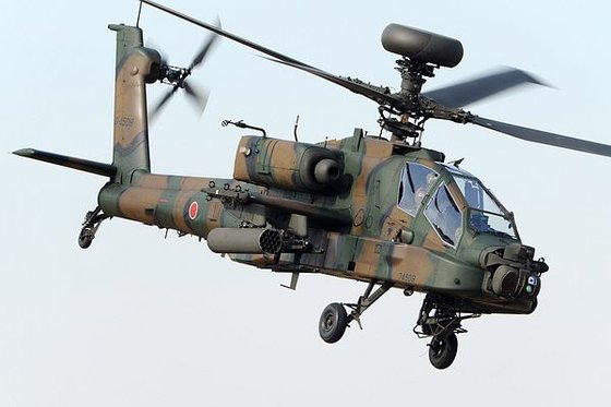 일본 육상자위대 공격헬기 AH-64D 아파치. 위키피디아