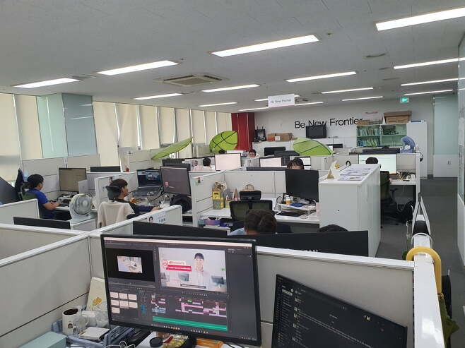 알서포트 직원들이 사무실에서 근무하고 있다. 윤현주 기자