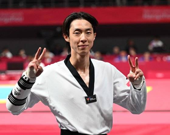 항저우 아시안게임에서 한국 태권도 겨루기에 첫 금메달을 안긴 장준. 장진영 기자