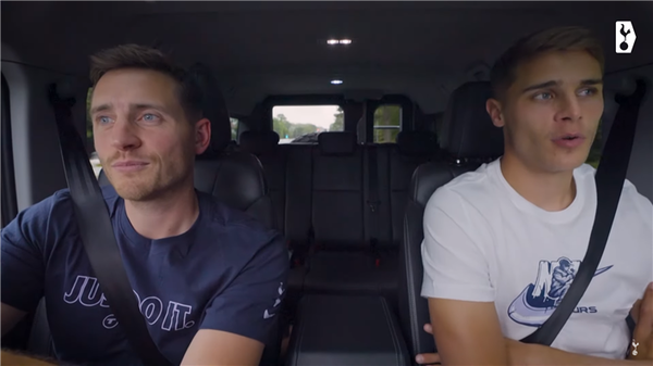 손흥민에 대해 말하는 미키 반 더 벤(사진 우측). 사진┃토트넘 홋스퍼 공식 SNS