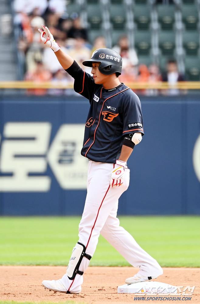 24일 잠실구장에서 열린 한화와 LG의 경기, 2회초 한화 박정현이 2루타를 치고 있다. 잠실=허상욱 기자wook@sportschosun.com/2023.09.24/