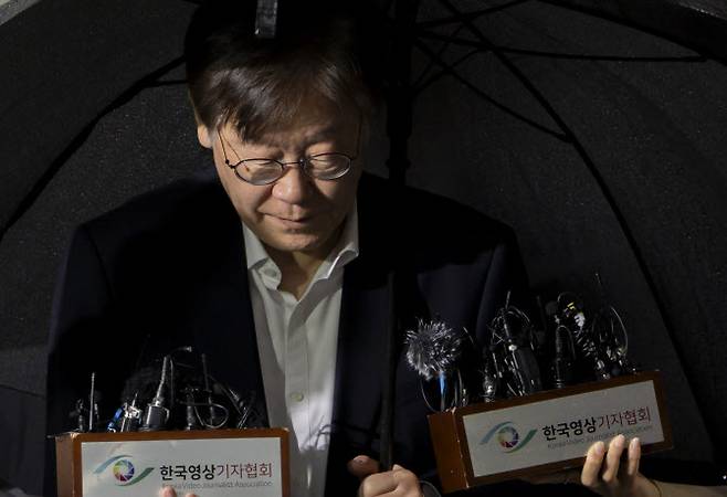 이재명 더불어민주당 대표가 지난 26일 오전 서울중앙지법에서 열리는 구속 전 피의자 심문을 받기 위해 법정으로 향하고 있다. (사진=연합뉴스)