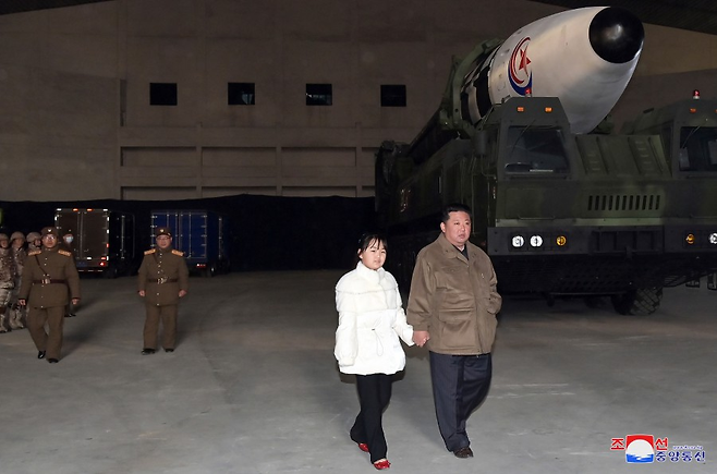 지난해 11월 ICBM 발사 현장에 처음 모습을 드러낸 김주애