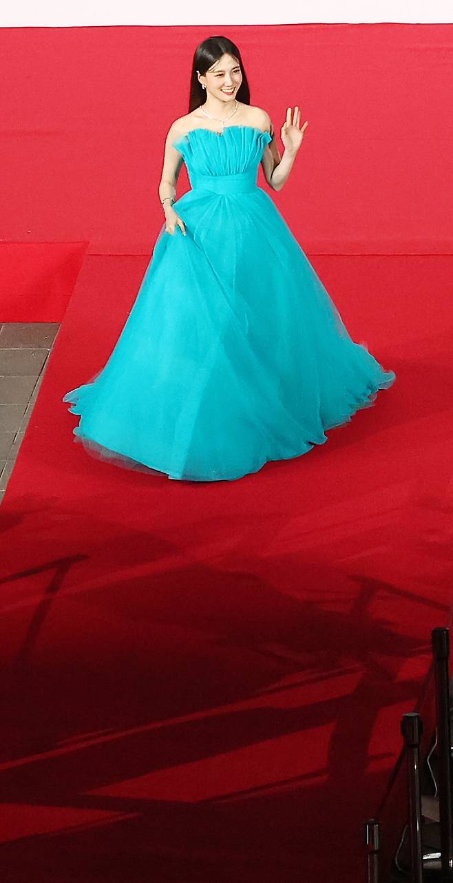 (부산=연합뉴스) 레드카펫 위 박은빈