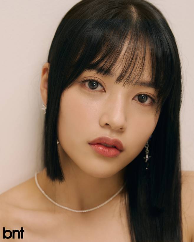 주얼리는 모두 샵사이다 제품.