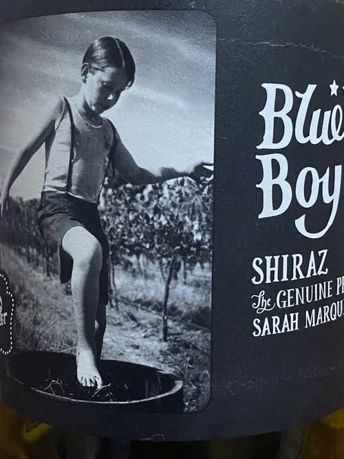 소년 루크 마키의 모습을 담은 몰리두커 '블루 아이드 보이' 라벨.