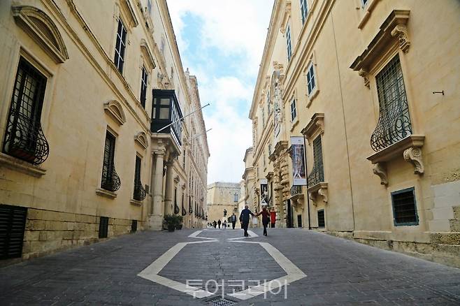 발레타를 연결하는 고풍스러운 골목길 (사진. 김관수)