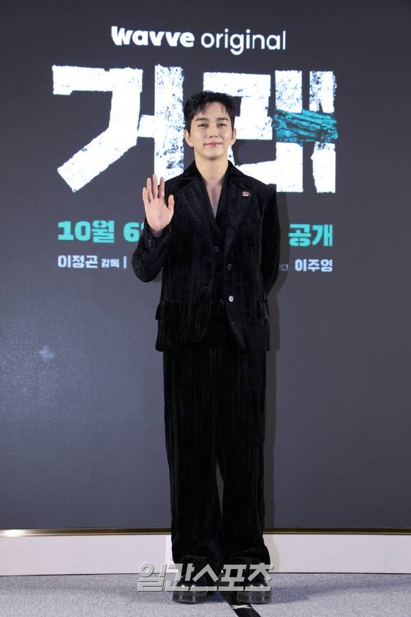 배우 유승호가 5일 오전 부산 해운대구 그랜드 조선 부산에서 열린 웨이브 오리지널 '거래' 제작발표회에 참석해 포즈를 취하고 있다. '거래'는 우발적으로 친구를 납치한 두 청년의 100억 납치 스릴러로 오는 6일 공개된다. 부산=서병수 기자 qudtn@edaily.co.kr /2023.10.05/