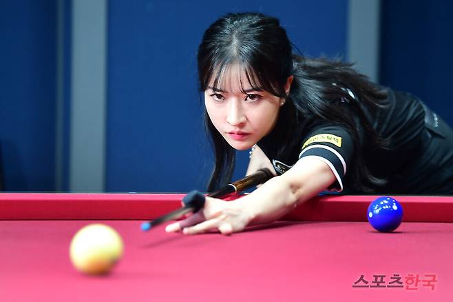 프로당구 선수 한슬기가 스포츠한국과의 인터뷰에서 포즈를 취하고 있다. ⓒ이혜영 기자 lhy@hankooki.com