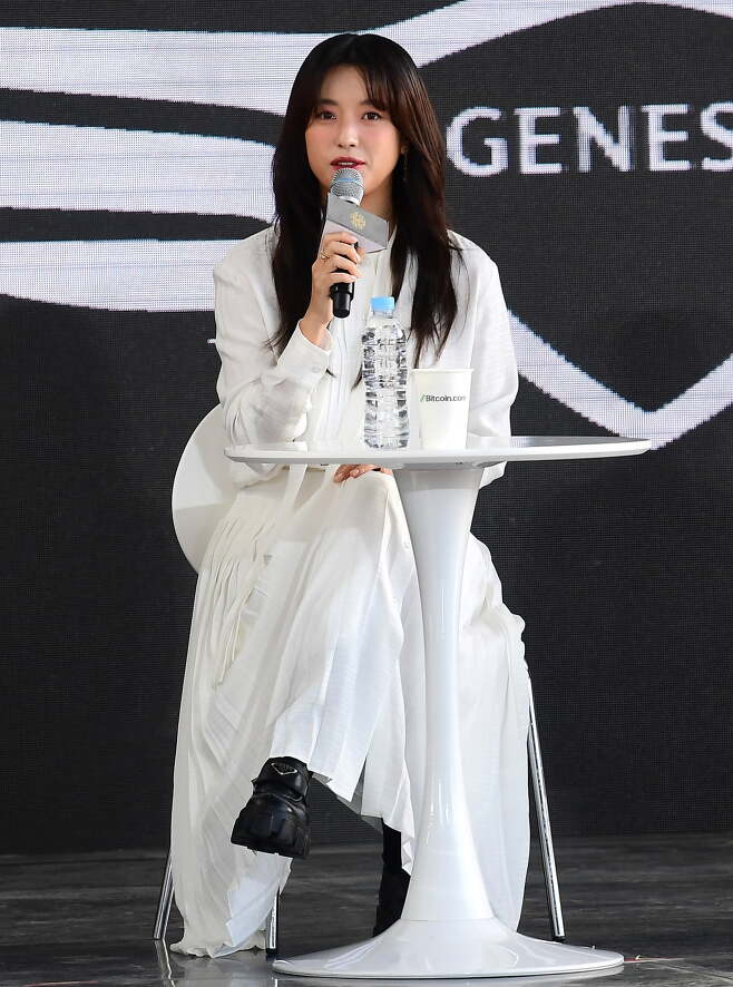 Actor Han Hyo-joo expressed his desire to Top Model Comedian movies through Special Actors House.On the 7th, Special Actors House: Han Hyo-joo event was held at KNN Theater in KNN Tower, Haeundae-gu, Busan.Special Actors House is a corner where contemporary actors who combine acting power and star casting tell candid and in-depth stories about their Acting and works.Through the movie Ban Kakko, which was released in 2012, Han Hyo-joo showed a gentle and everyday Comedian with his opponent.Han Hyo-joo, who wants to be a top model for Comedian Acting, said, I always envy humorous people. I have everything. I think Im pretty, young and have a good future.Im serious enough to say that I want to have it in my next life. I want to do a lot of fun these days. Im not funny, but I want to be funny. When asked what the core of Comedian Acting is, he said, I think people who think that they can do well in Comedian should be serious. No, its real.So I said, I can do well.Watching the Ban Kakko clip together, Han Hyo-joo explained that theres a point she misses in her 20s: Its a personality thats influenced by people around me, its not a style that I paint people with.When I was playing Cold Eyes, what I missed in my 20s was the feeling of being the youngest loved in the field. The memories of that time remain so good. He added, Now I am amazed when my juniors call me seniors.Believer2 (directed by Baek), a film starring Han Hyo-joo, was invited to the 28th Busan International Film Festival Special Premiere category.