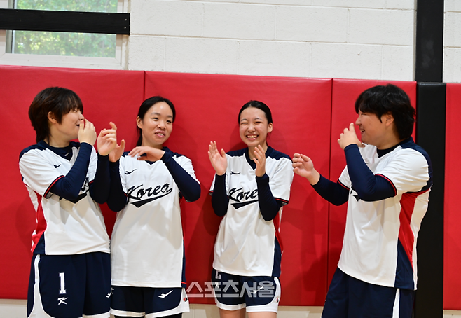 모이기만 하면 ‘꺄르르’ 하고 웃음이 터지는 선수들. 남양주 | 황혜정기자. et16@sportsseoul.com