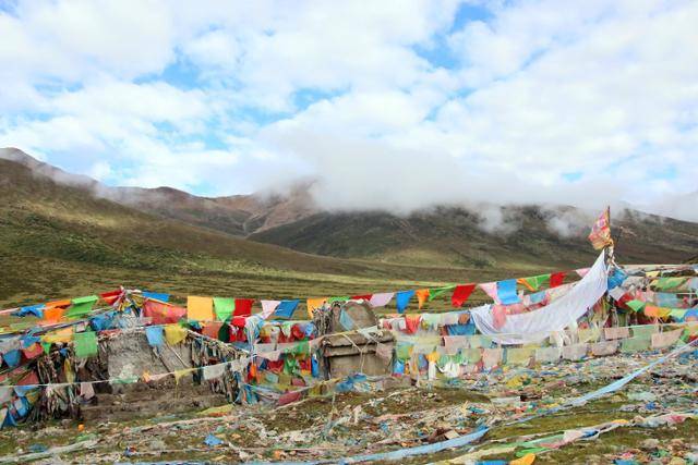 란우로 가는 길의 안주라산 고개. ⓒ최종명