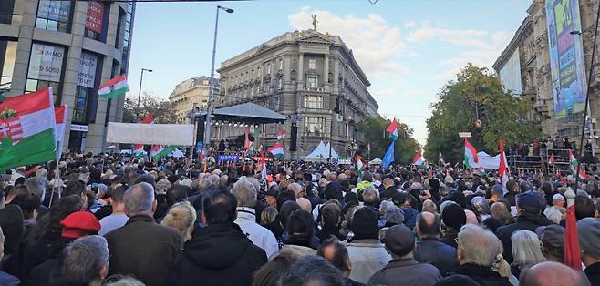 빅토르 오르반 헝가리 총리의 2021년 연설에 모여든 군중. /사진=Elekes Andor (CC BY-SA 4.0 DEED)