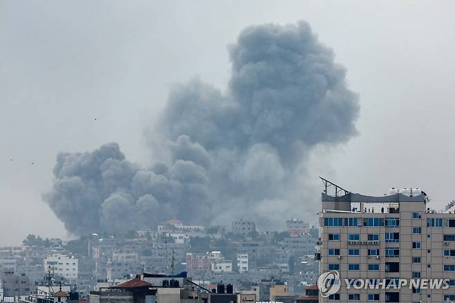 가자지구에서 피어오르는 연기  [로이터 연합뉴스 자료사진. 재판매 및 DB 금지]