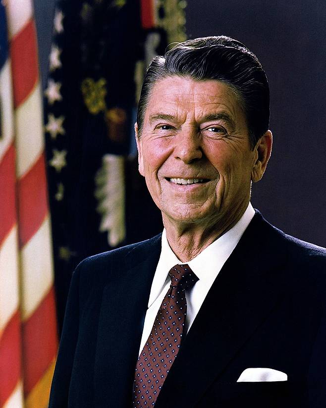 ̱ 40   γε  ̰(Ronald Wilson Reagan, 1911~2004).