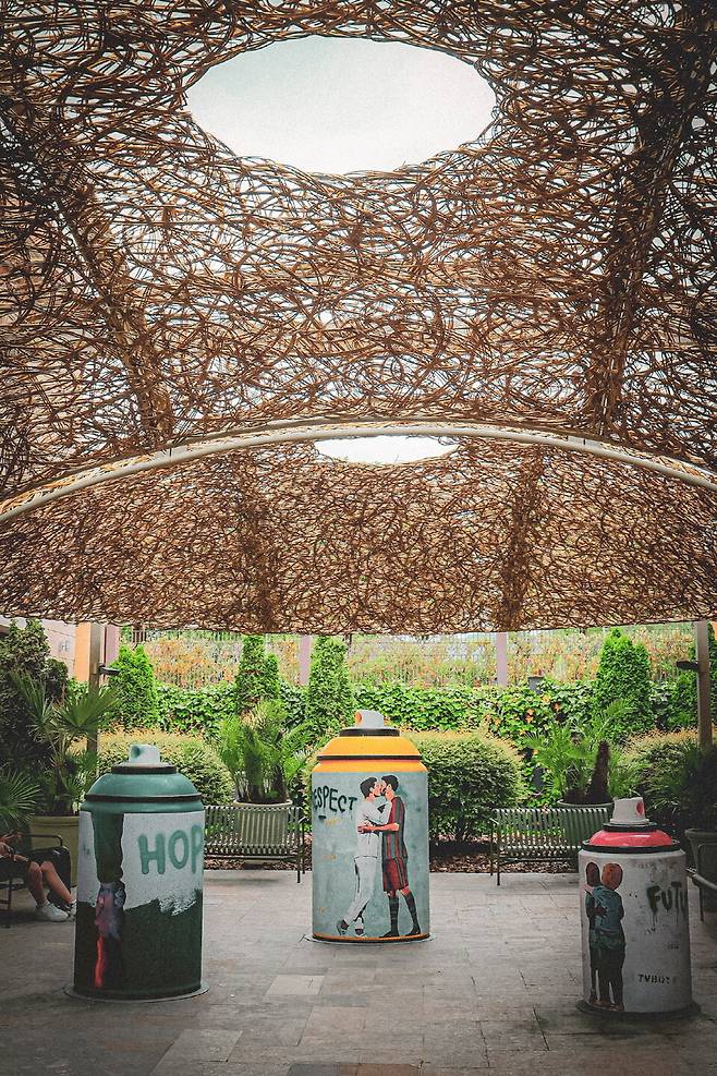 라로카 빌리지의 예술 작품 ©라로카 빌리지