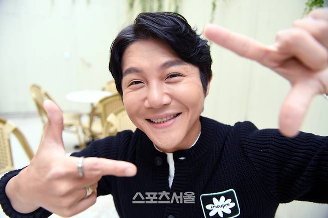 개그맨 조세호가 15일 서울 압구정동 한 카페에서 스포츠서울과 인터뷰에 앞서 포즈를 취하고 있다. 최승섭기자 thunder@sportsseoul.com